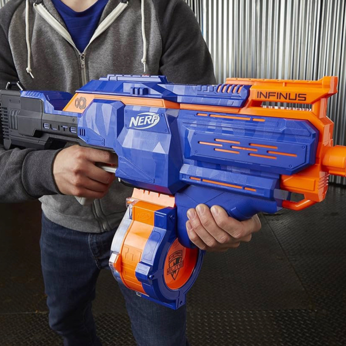 NERF N-Strike Elite Infinus – Vollmotorisierter Spielzeugblaster mit Schnellladetechnologie