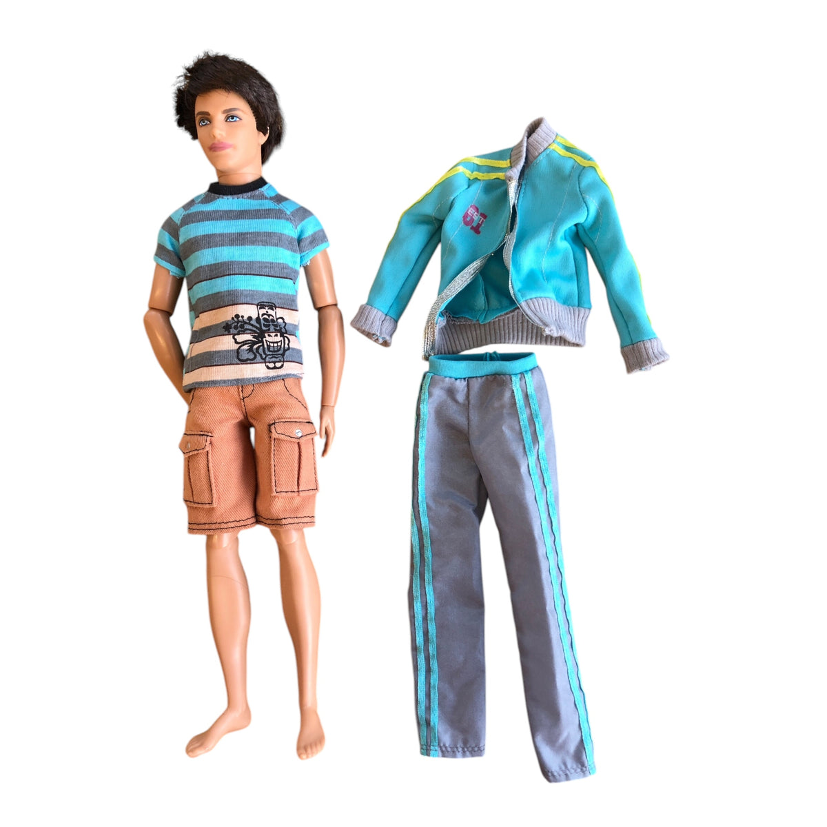 Ken Doll Fashionista - Plage d'été avec tenue supplémentaire)