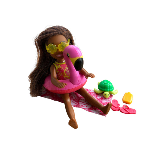 Mattel – Barbie Der verrückte Geburtstag Chelsea mit Flamingo-Schwimmreifen